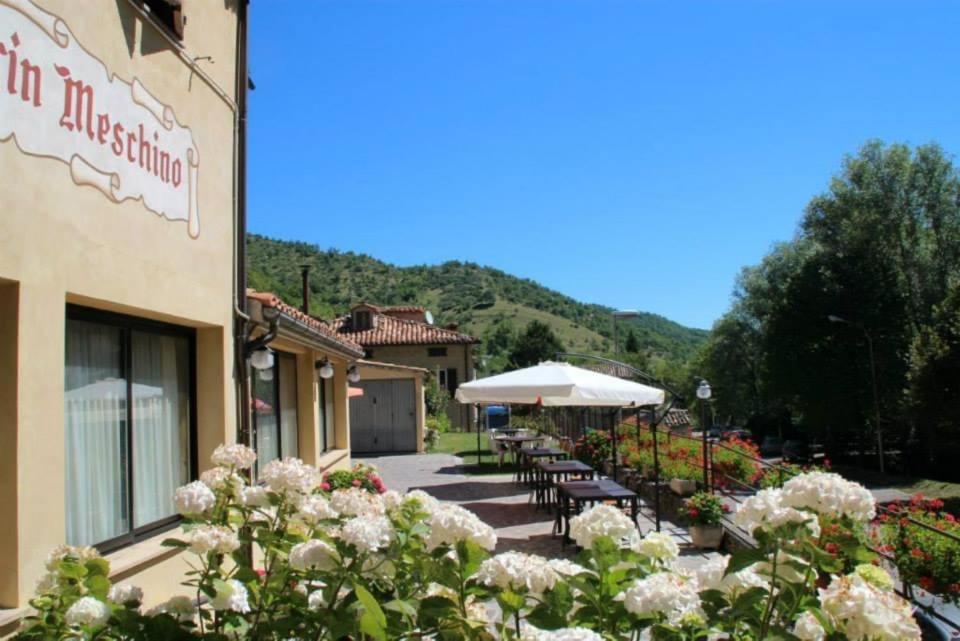 Guerrin Meschino Hotel Montemonaco Kültér fotó