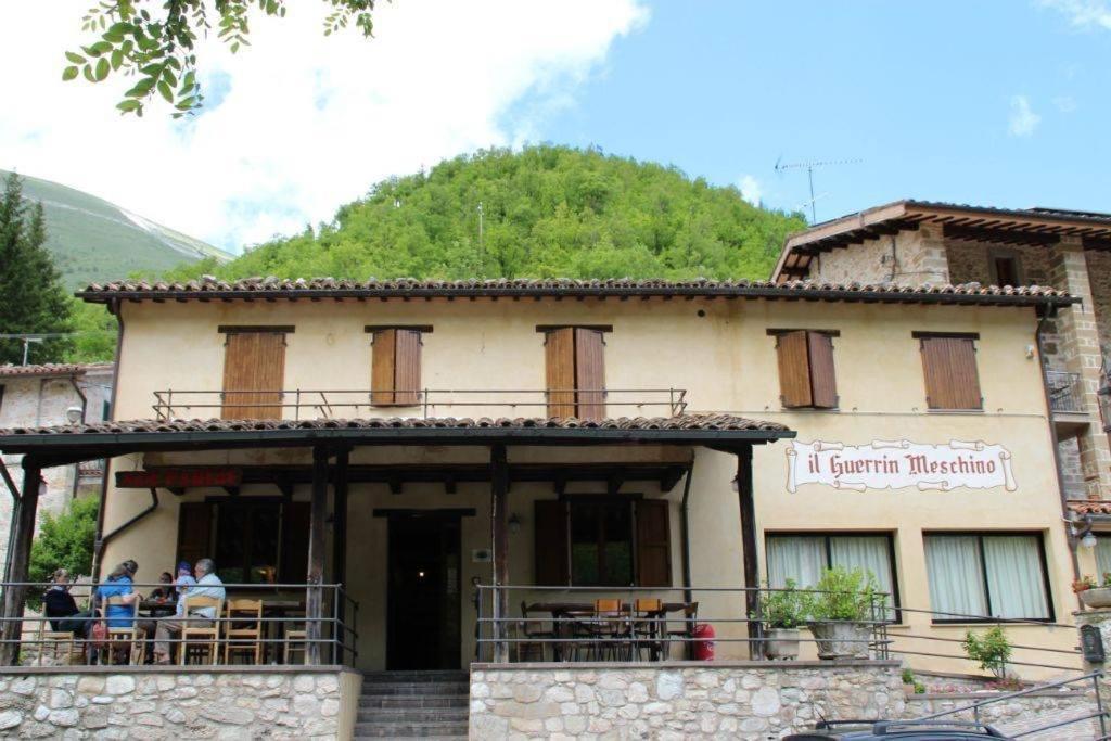 Guerrin Meschino Hotel Montemonaco Kültér fotó